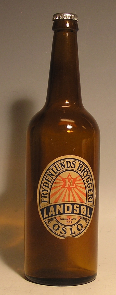 Flaske med sylindrisk korpus, innsnevrer til lang smal hals og lokk.