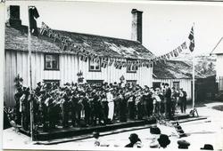 Rørvik, musikkstevne utenfor Borgstua ved Berggården