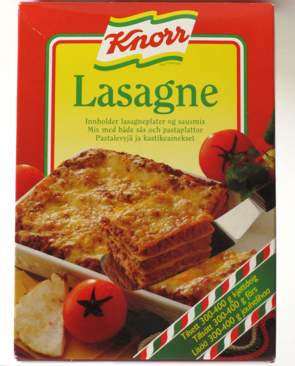 Lasagne og tomat.  Bånd med italienske farger t.h.