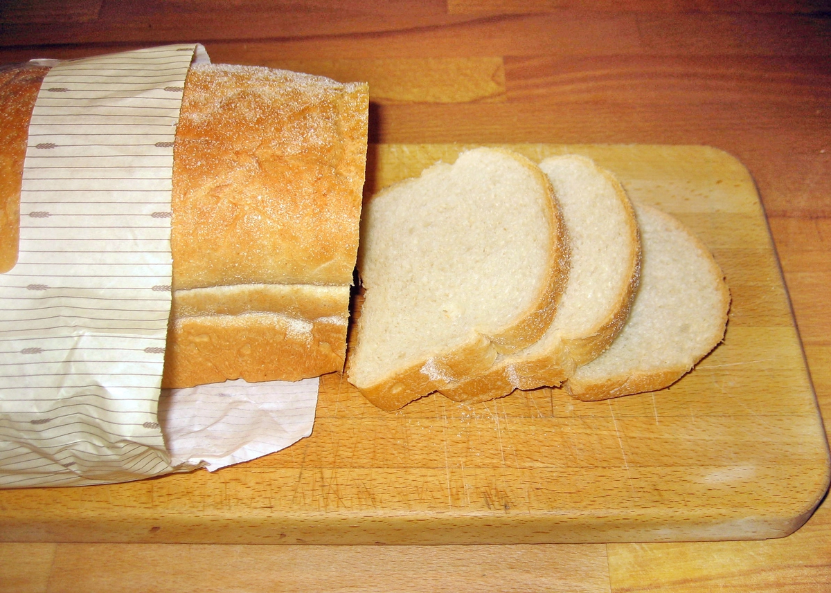 Brødposen har et stribet mønster med kornaks.