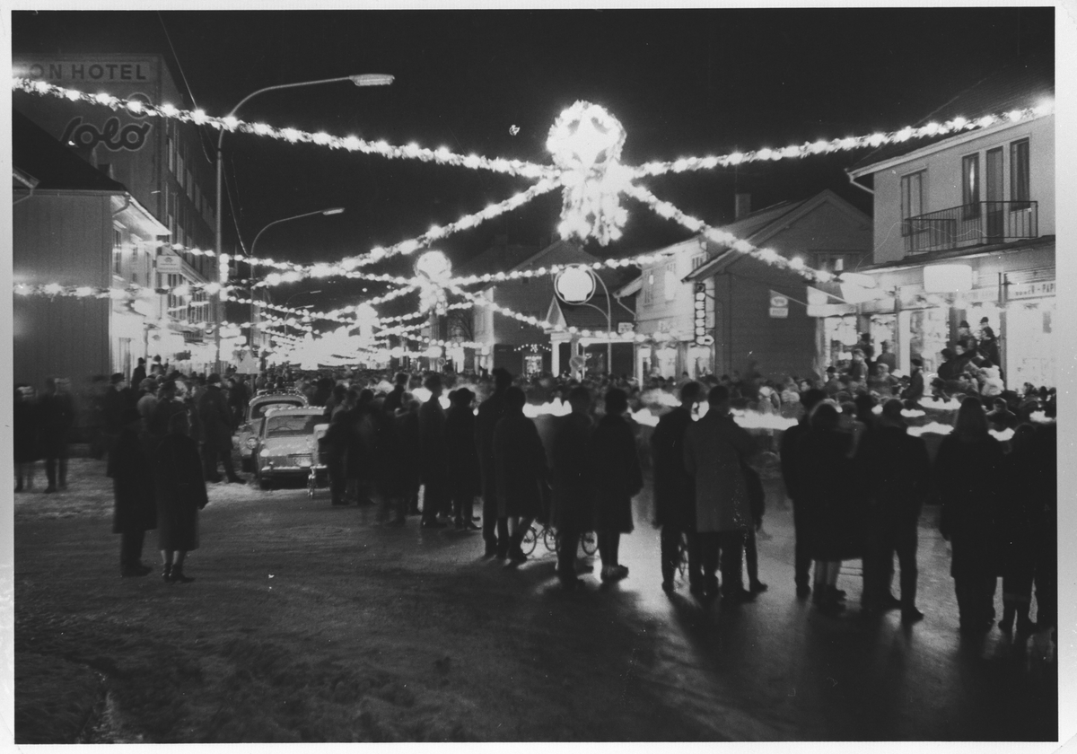 Storgata i Lillestrøm pyntet til jul.