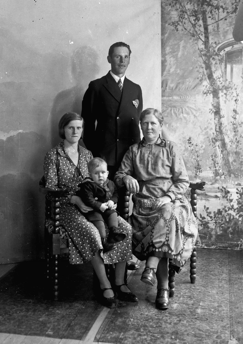Skovheim med kone, barn og svigermor