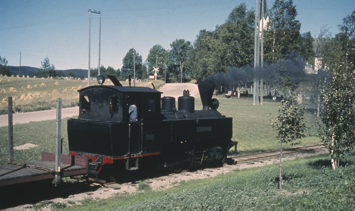 Tog 2058 til Sørumsand skifter på Løken stasjon