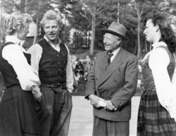 "Synnøve Solbakken" .(Se Romsdal Sogelags årsskrift 2009).St