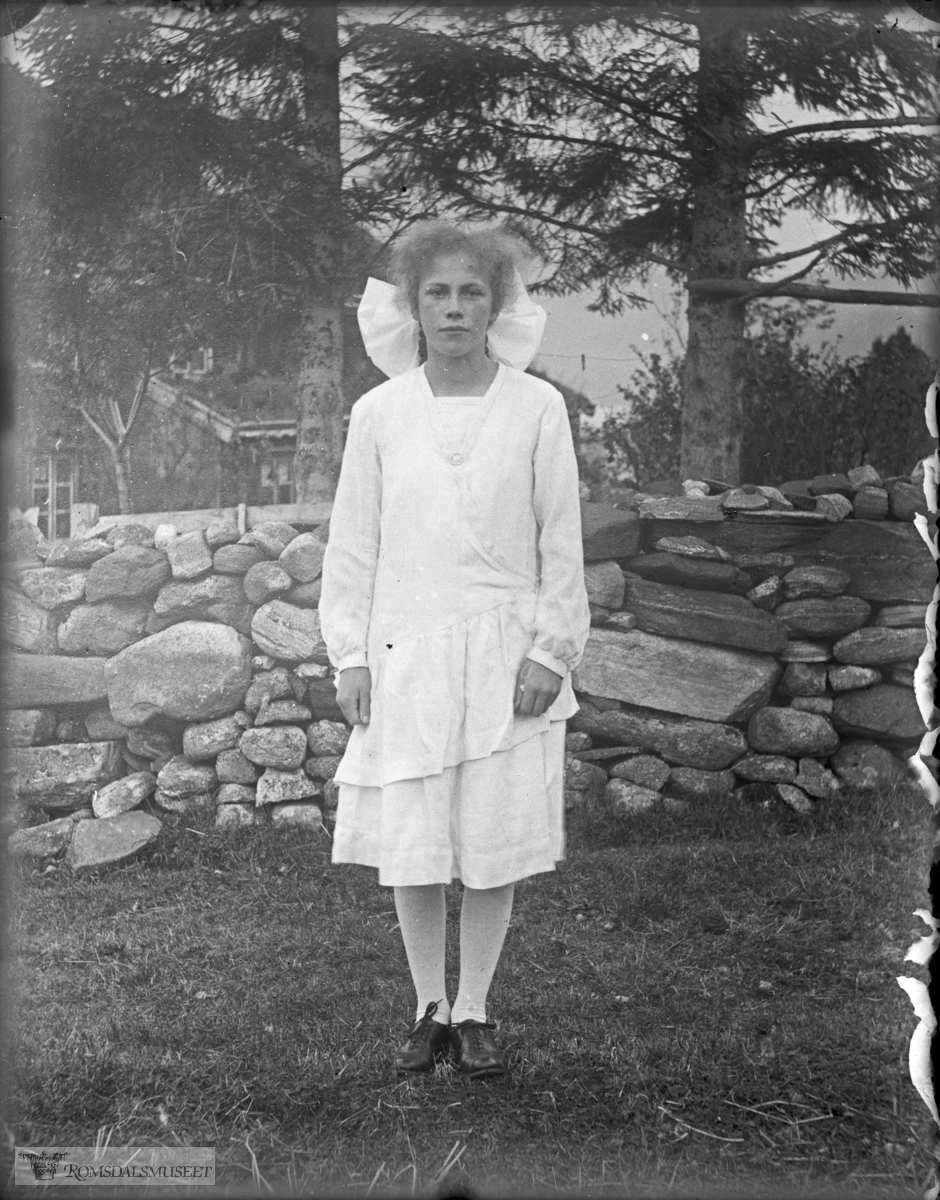 Marit Langnes g. Gussiås f.21.12.1913 gift 10.11.1932 med Olav Gussiås f.1909.