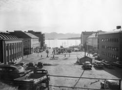 Molde Torg før Rådhuset ble bygd. 1950 årene..Nærmest til hø