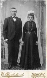 Kristian Pedersen Staurset f.1883 d.1960 og Pauline Iversdat