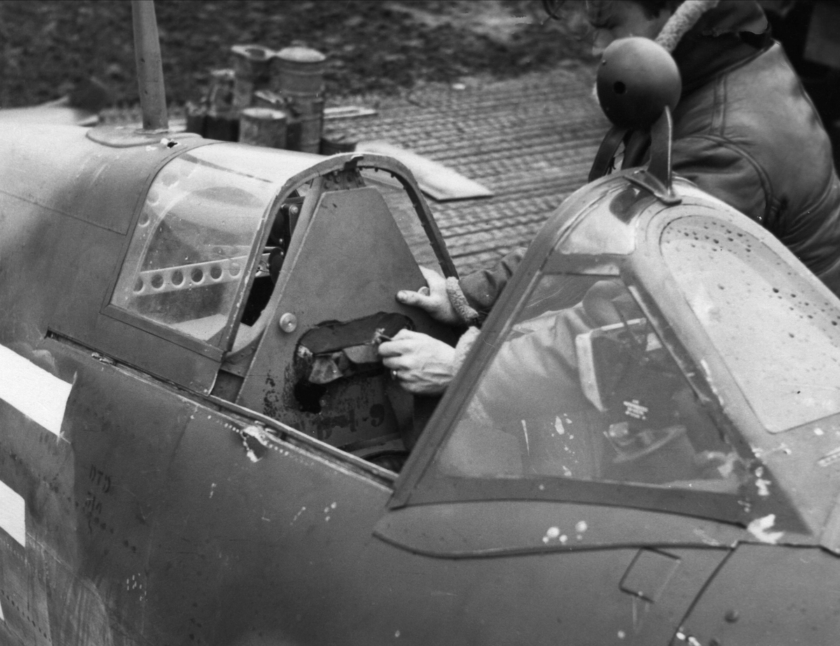 En Spitfire cockpit.