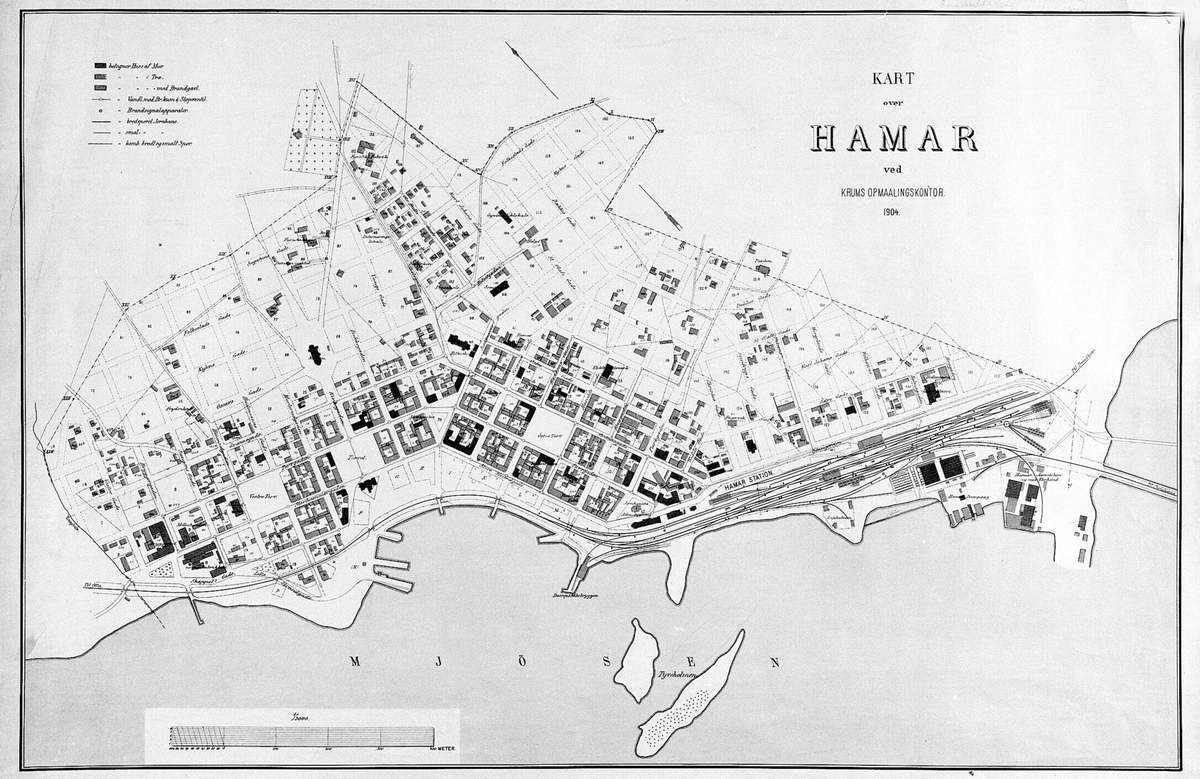 Hamar kommune, kart over Hamar by oppmålt av Krum i 1904, 1:3000, Nicolay Solner Krum (oftest kalt N. S. Krum) (født 24.12.1840, død 21.12. 1917 i Kristiania) var landmåler og kartograf,
