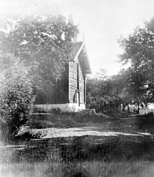 Stabburet på Hovelsrud, Helgøya. Brant ned sammen med låven 