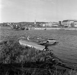 UTSIKT MOT HAMAR FRA TJUVHOLEN, ROBÅTER, MJØSBÅTER VED JERNB