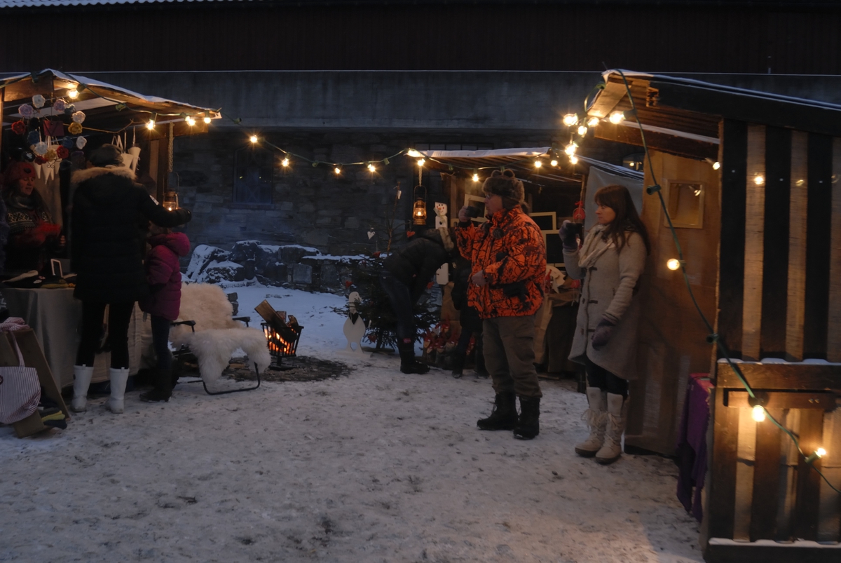 Julemesse i Borggården på Hedmarksmuseet, Domkirkeodden, 09. 12. 2012. 