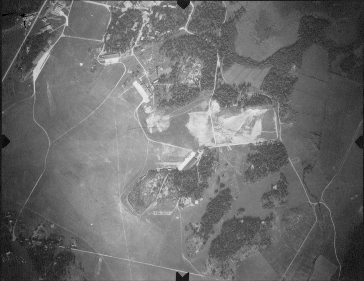 Flygfotografi av Svea flygflottilj vid Barkarby 1945