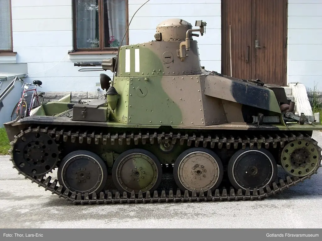 Stridsvagn m/37 - Gotlands Försvarsmuseum / DigitaltMuseum