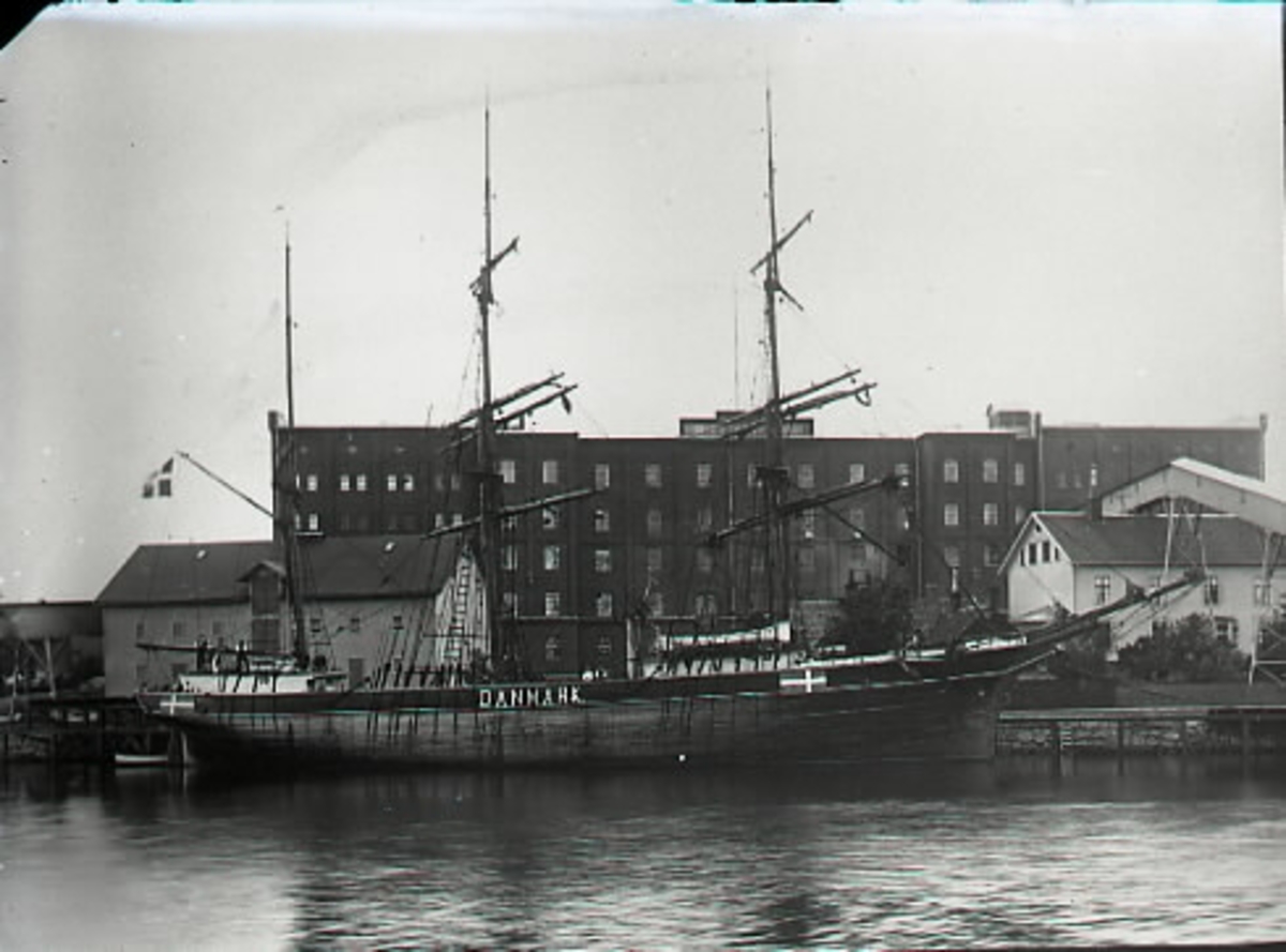 Segelskeppet "Barken Gerda" från Danmark liggande vid kaj i Falkenberg.
