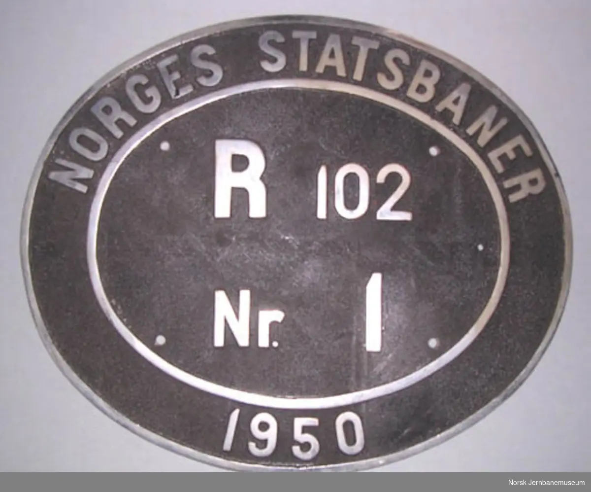 Nummerskilt fra apparatvogn til omformer nr. 1 : Norges Statsbaner R102 nr. 1