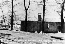 Bru over Drammenselva : Anleggets smie på Holmen