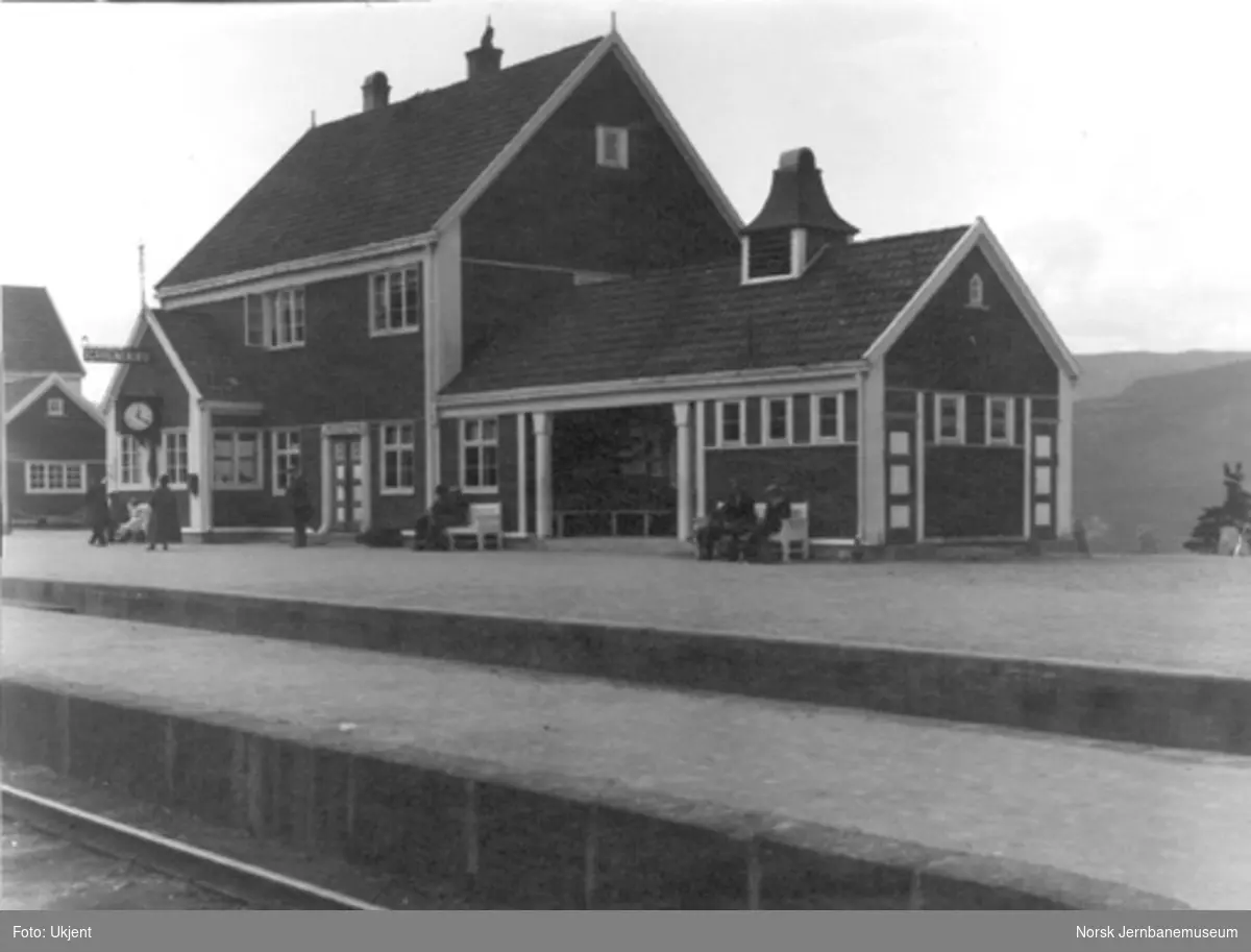 Hjuksebø stasjonsbygning
