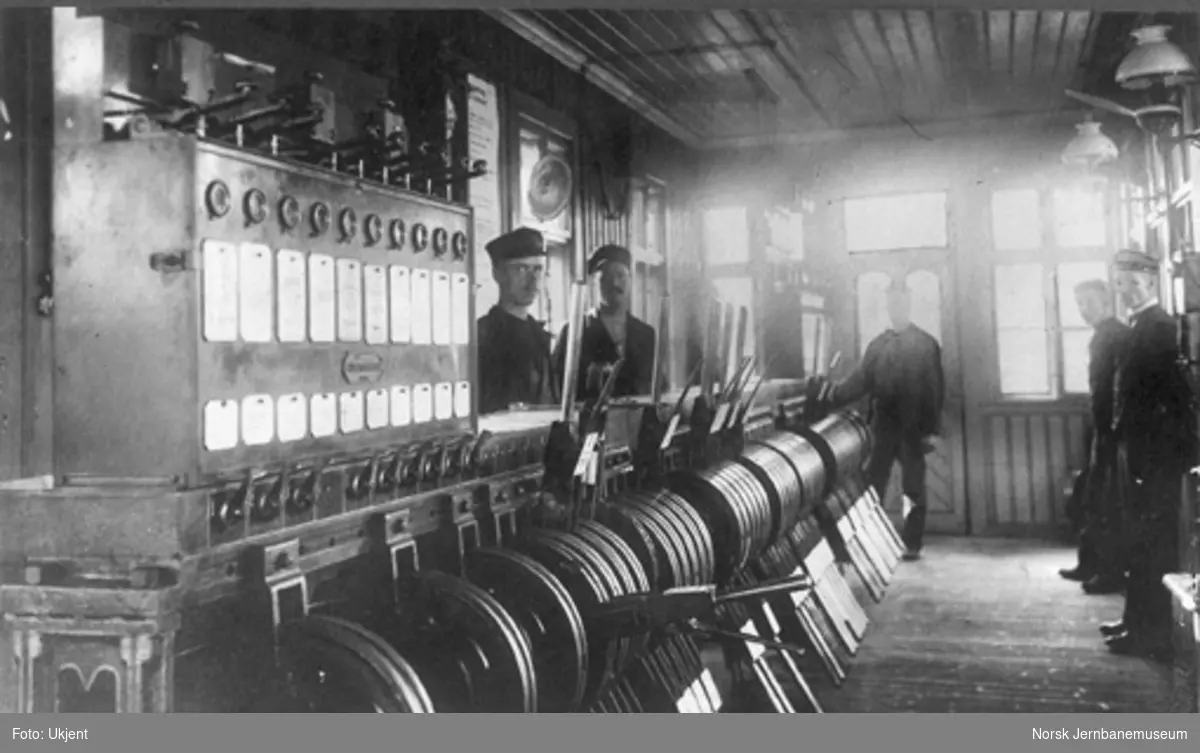Det første stillverket på Oslo Østbanestasjon, satt i drift i 1902, levert av Siemens & Halske