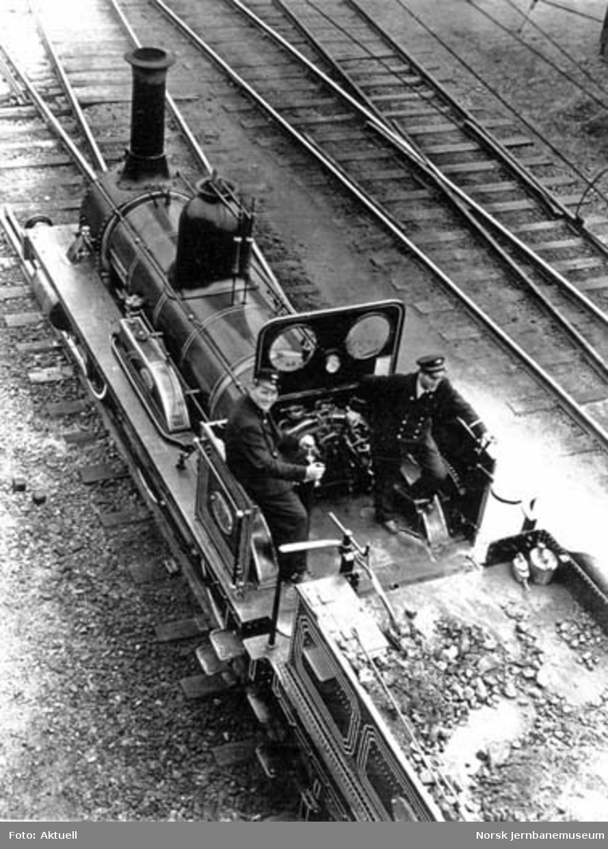 Jernbanemuseets damplokomotiv type 2a nr. 17 "Caroline" i Lodalen før jubileet i 1954