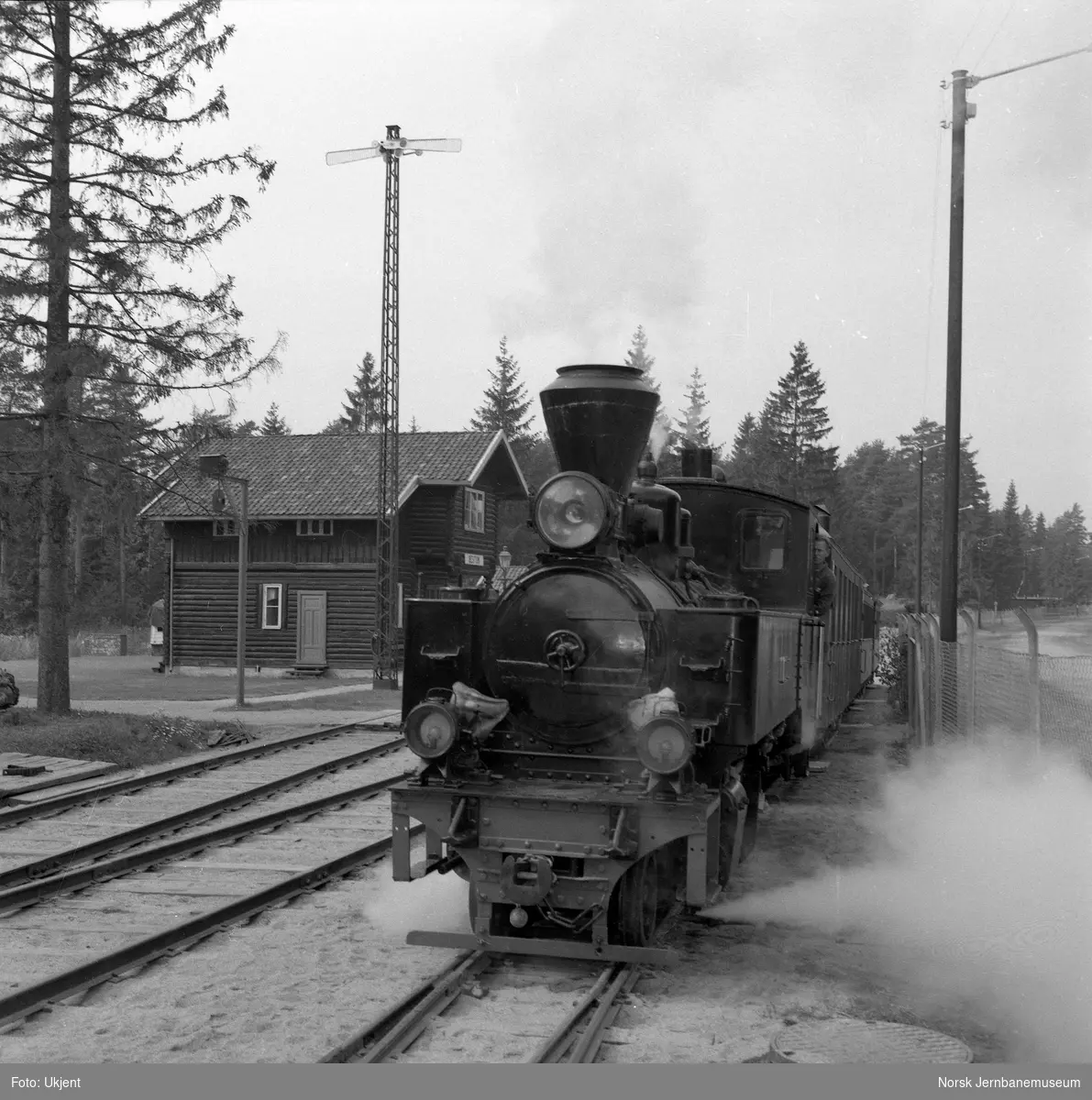 Prøvekjøring av Tertittoget på Jernbanemuseum - med damplokomotivet "Prydz"