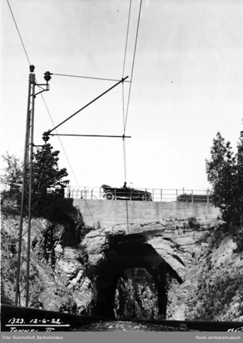 Drammenbanens elektrifisering : kontaktanlegget ved tunnel II