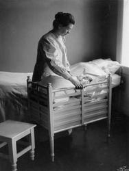 Kvinne og spedbarn St. Halvors gt. 1, Oslo  1910