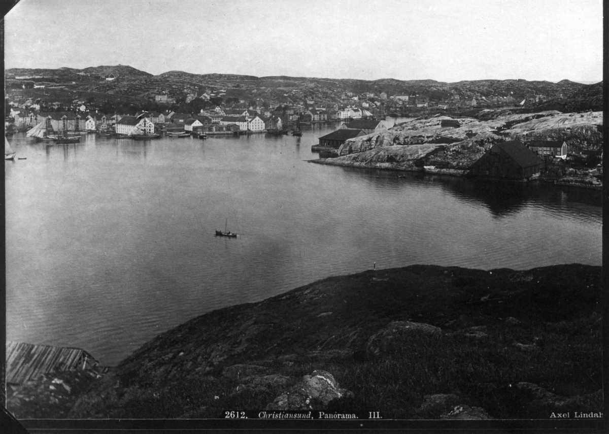Panorama av Nordlandet og Vågen, Kristiansund ca 1878-1890.
Del av panorama, jfr. NF.00693-051 og -052