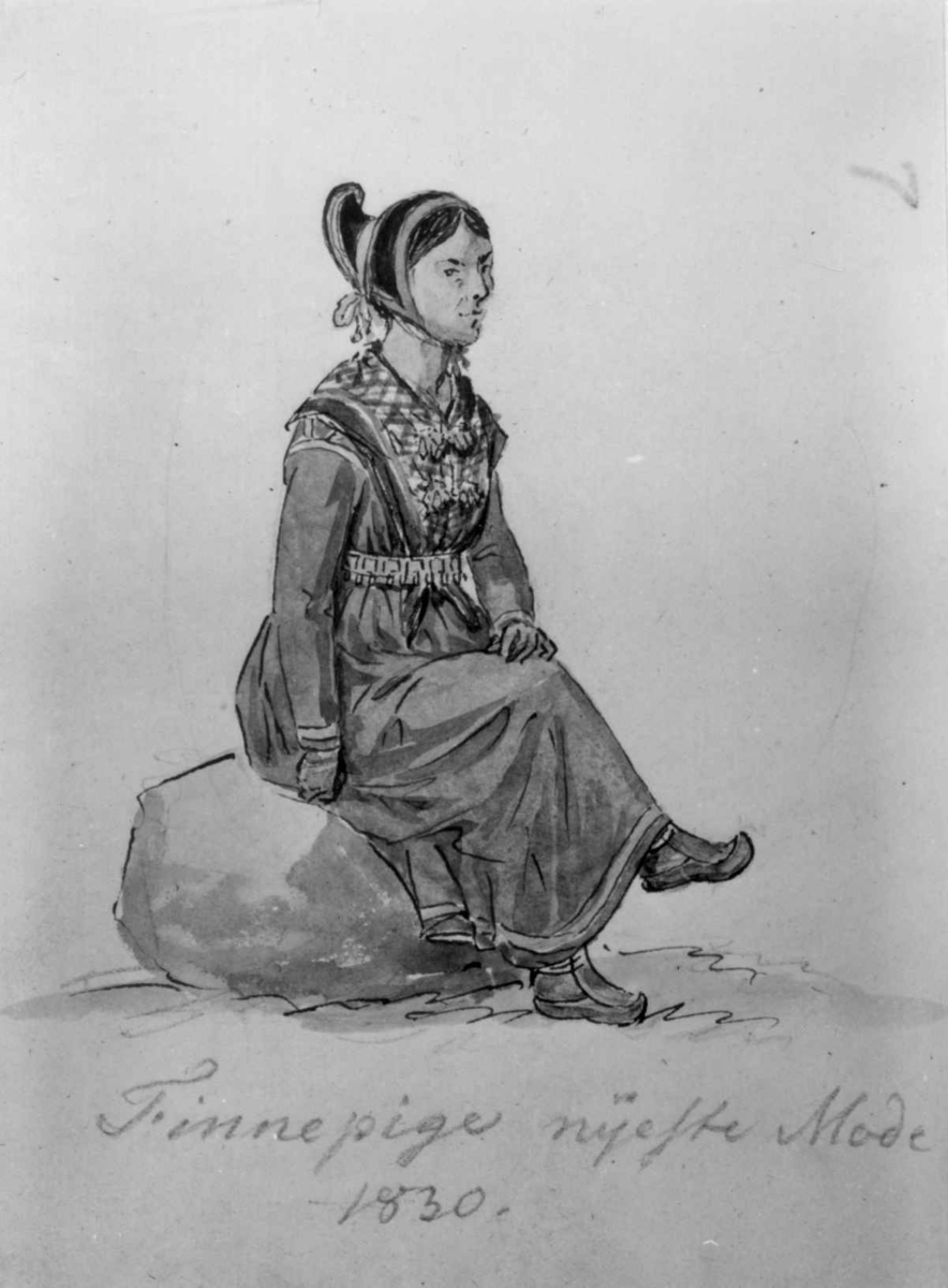 "Finnepige, nyeste Mode 1830".  En kvinne sitter på en stein. Akvarell av Johannes Flintoe. Eier original: Nasjonalmuseet.