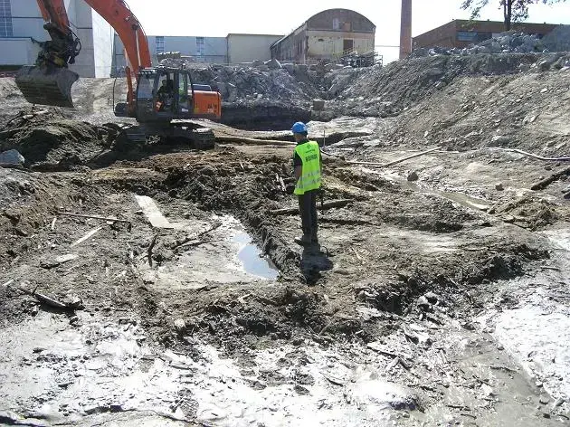 Klosterøya. Registreringer på land i det gamle havneområdet ved Klosterøya.