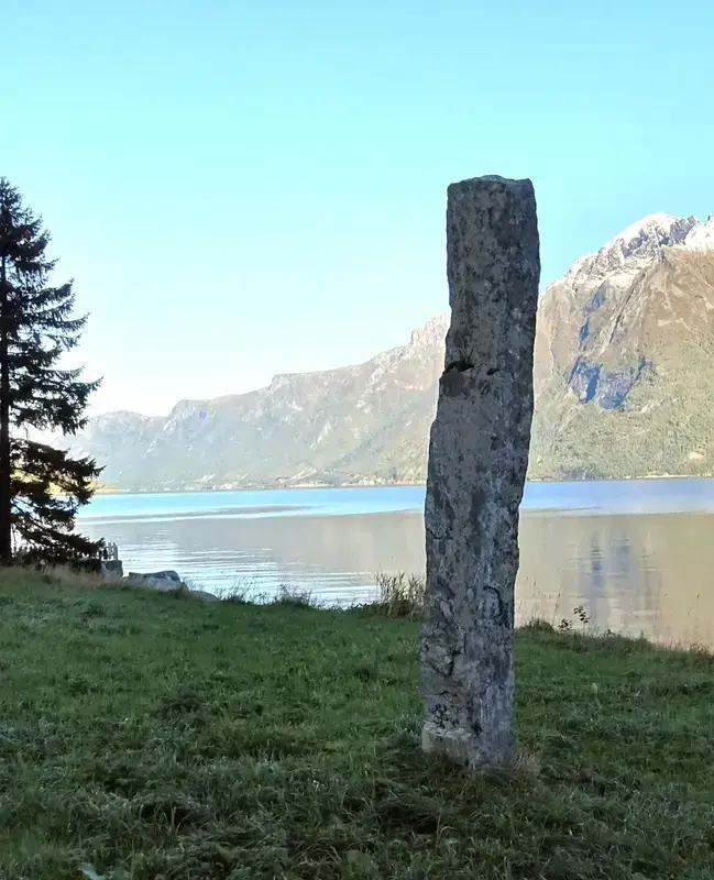 Bautasteinen "St. Olavs pil" i Ørsta