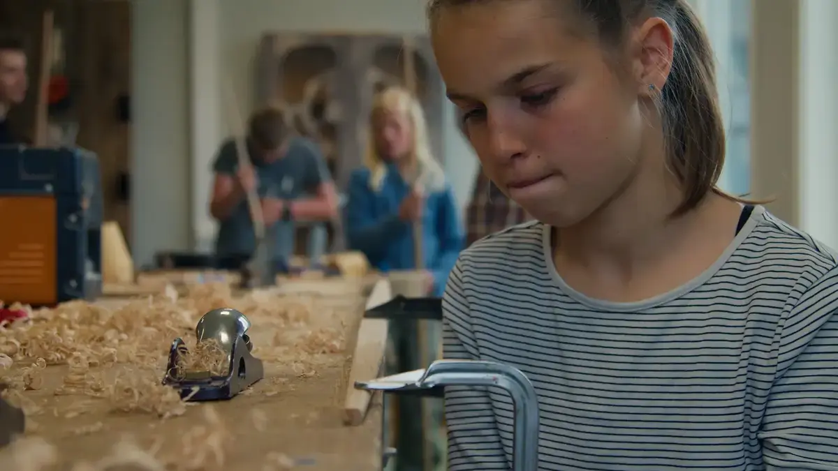 Jente med verktøy